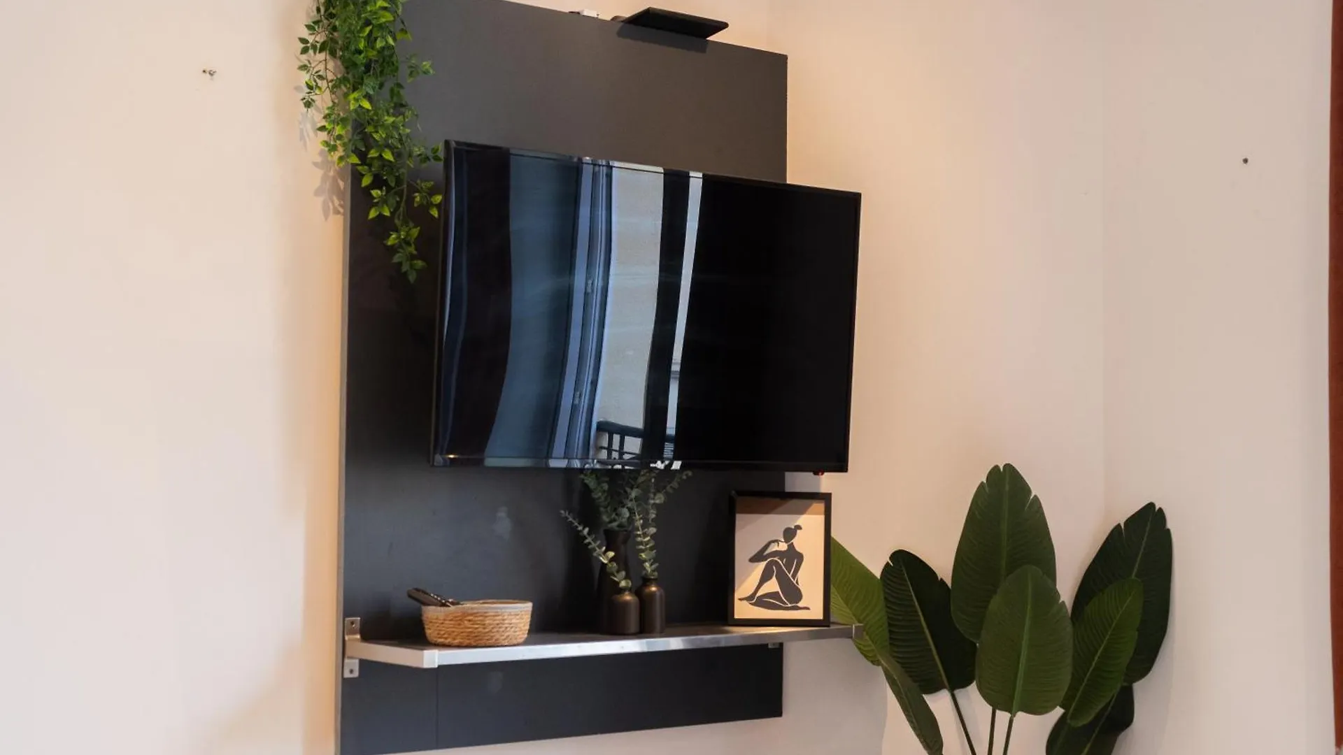 Modern Apartments Located In 戛纳 0*,