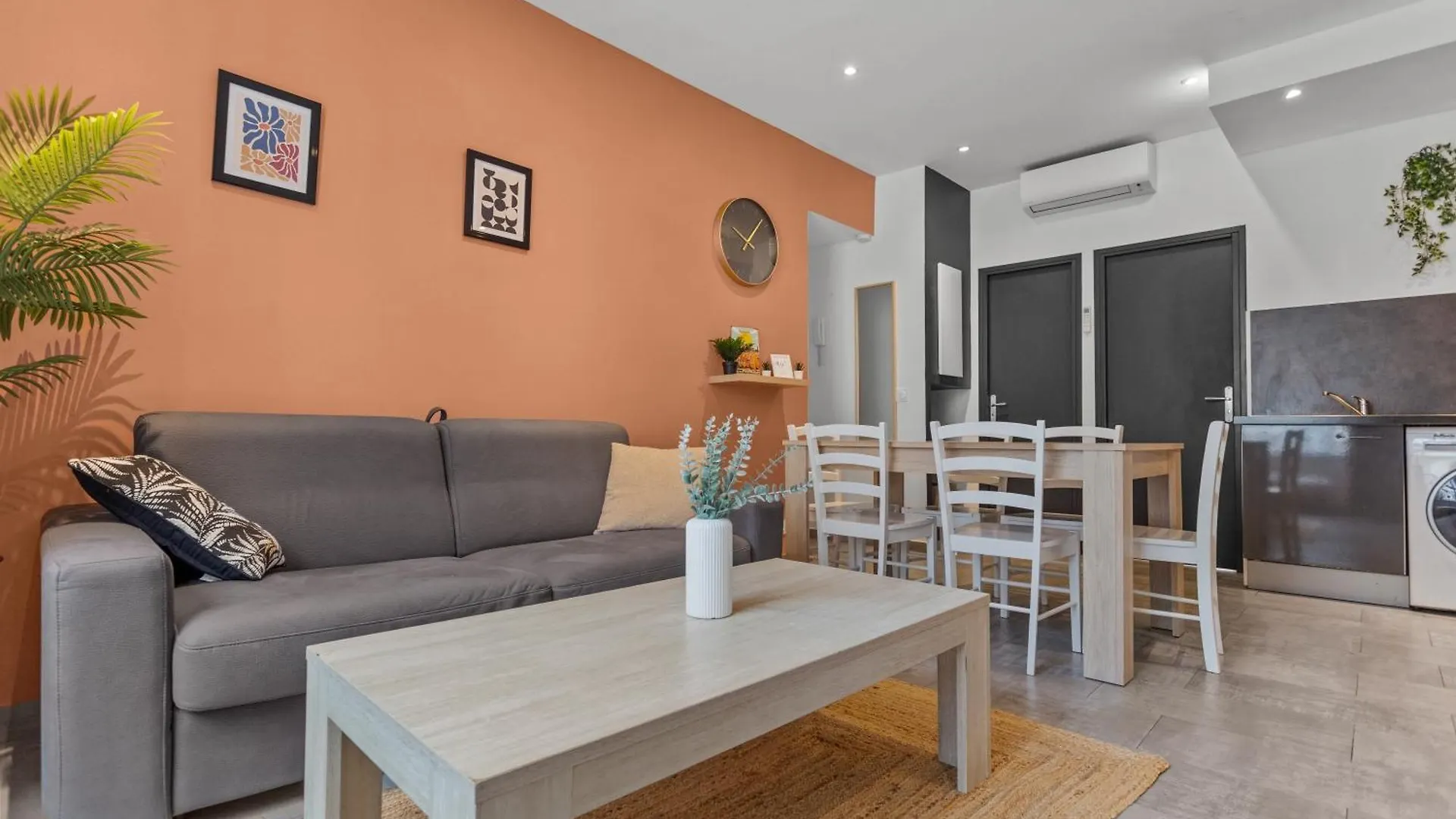 Modern Apartments Located In 戛纳