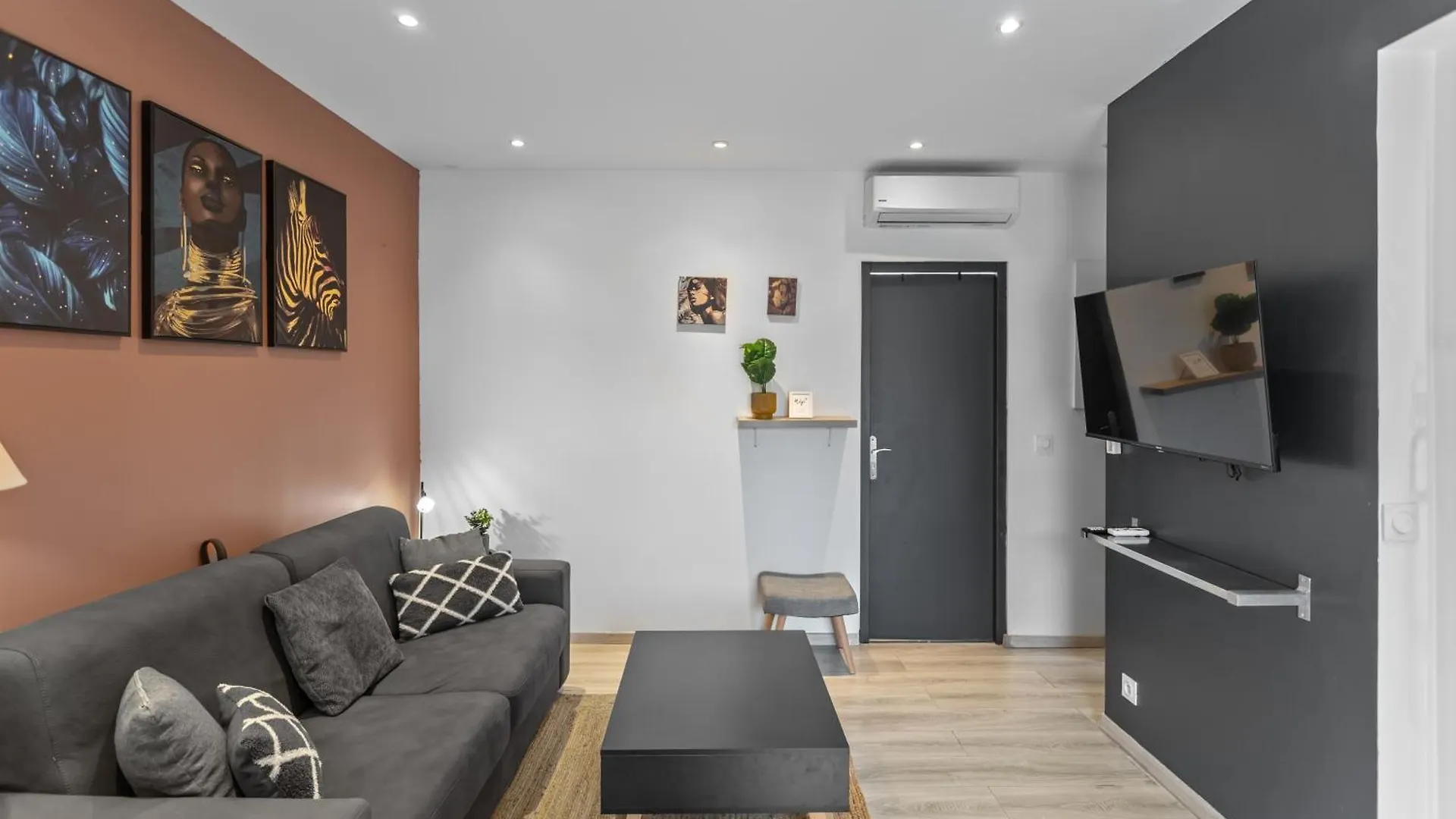 Modern Apartments Located In 戛纳