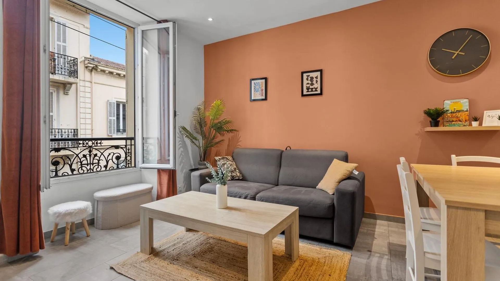 Modern Apartments Located In 戛纳