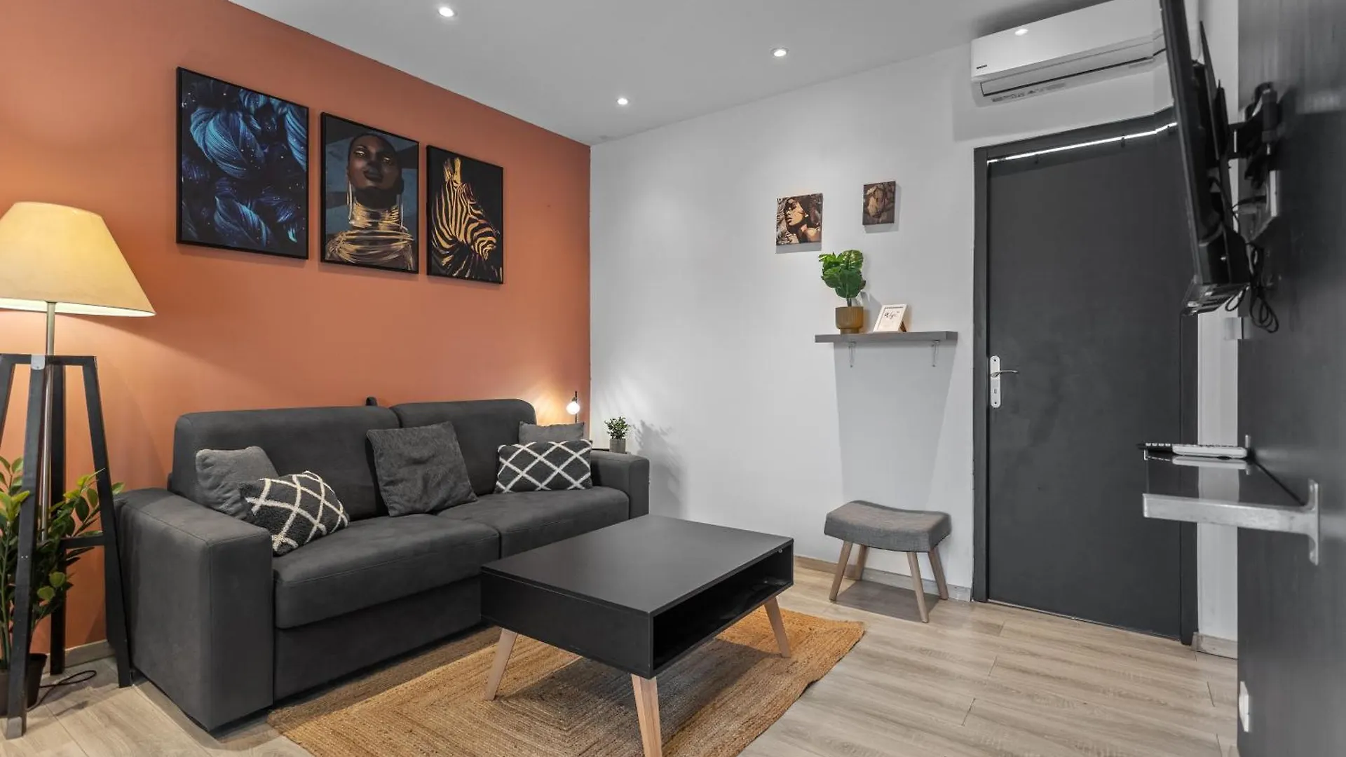 Modern Apartments Located In 戛纳