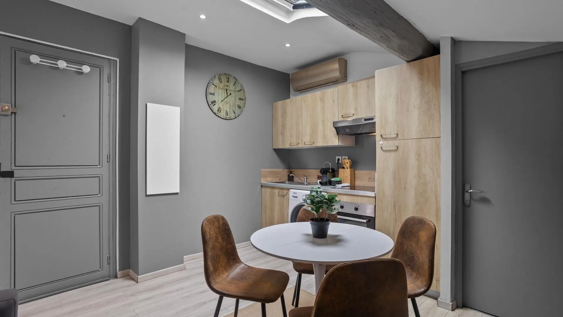 Modern Apartments Located In 戛纳 法国