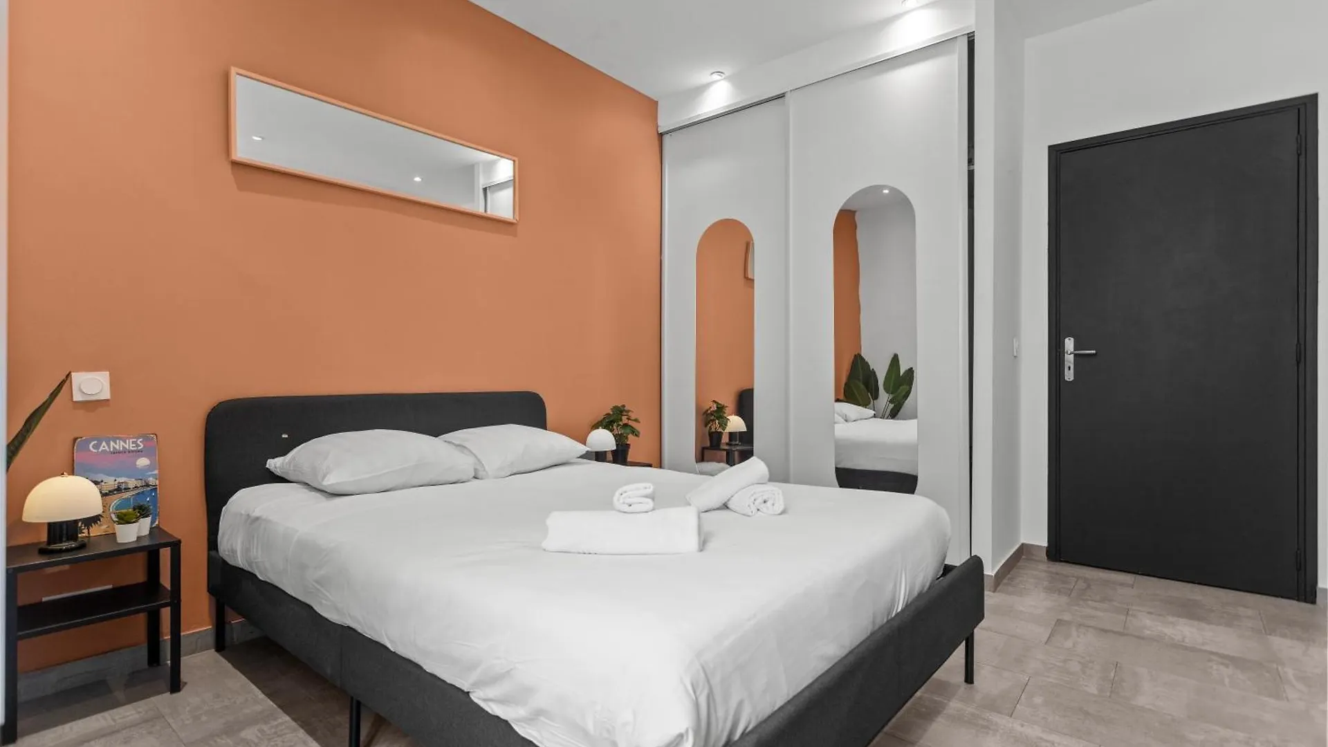 Modern Apartments Located In 戛纳