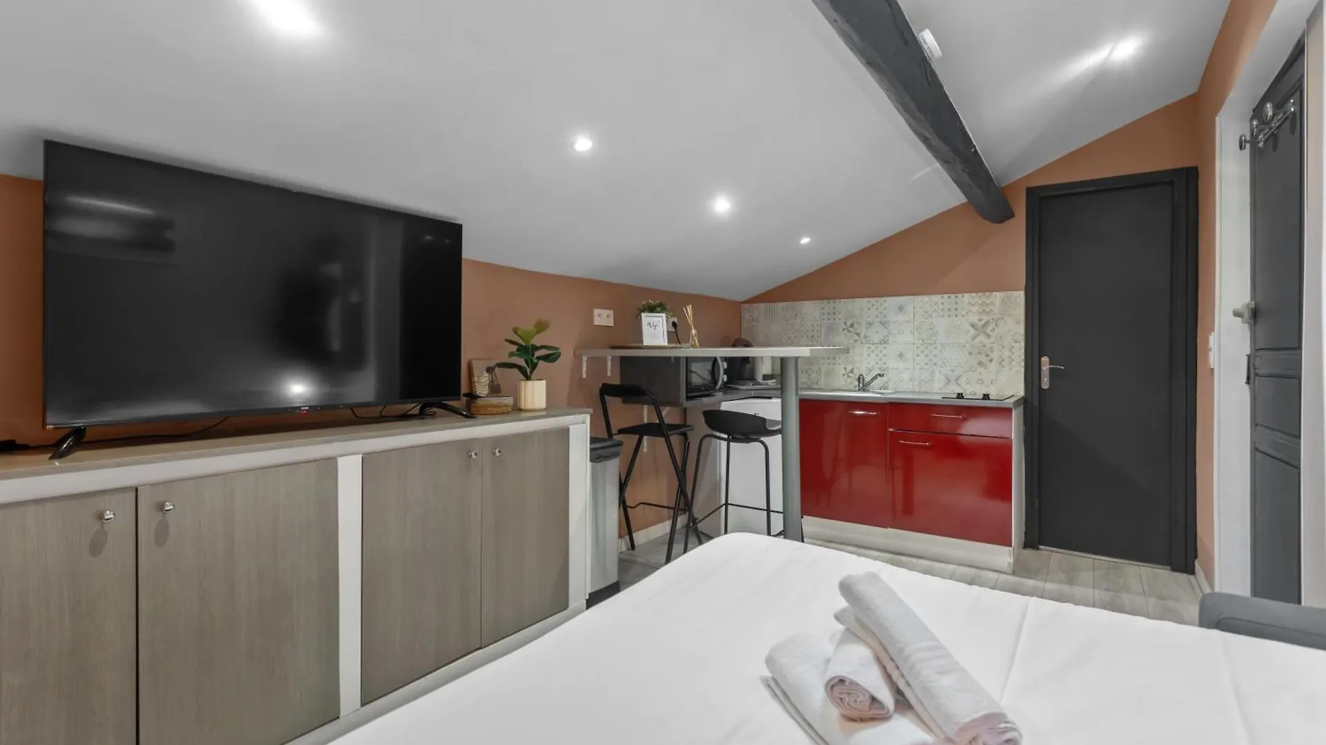 Modern Apartments Located In 戛纳